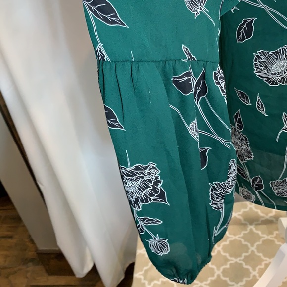 New! Maurices Floral V-Neck Blouse - Picture 5 of 9